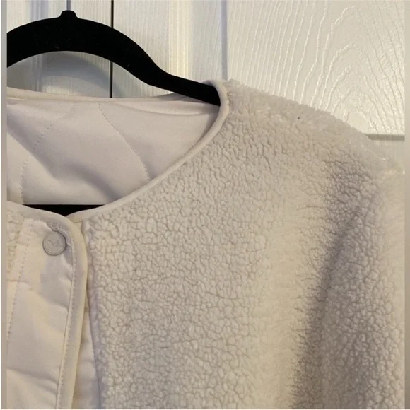 Koolaburra by UGG NWT Reversible Sherpa Quilted Jacket size Small - Picture 9 of 14